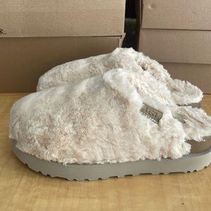 Ugg Women’s Fuzz Sugar Slide Slipper.